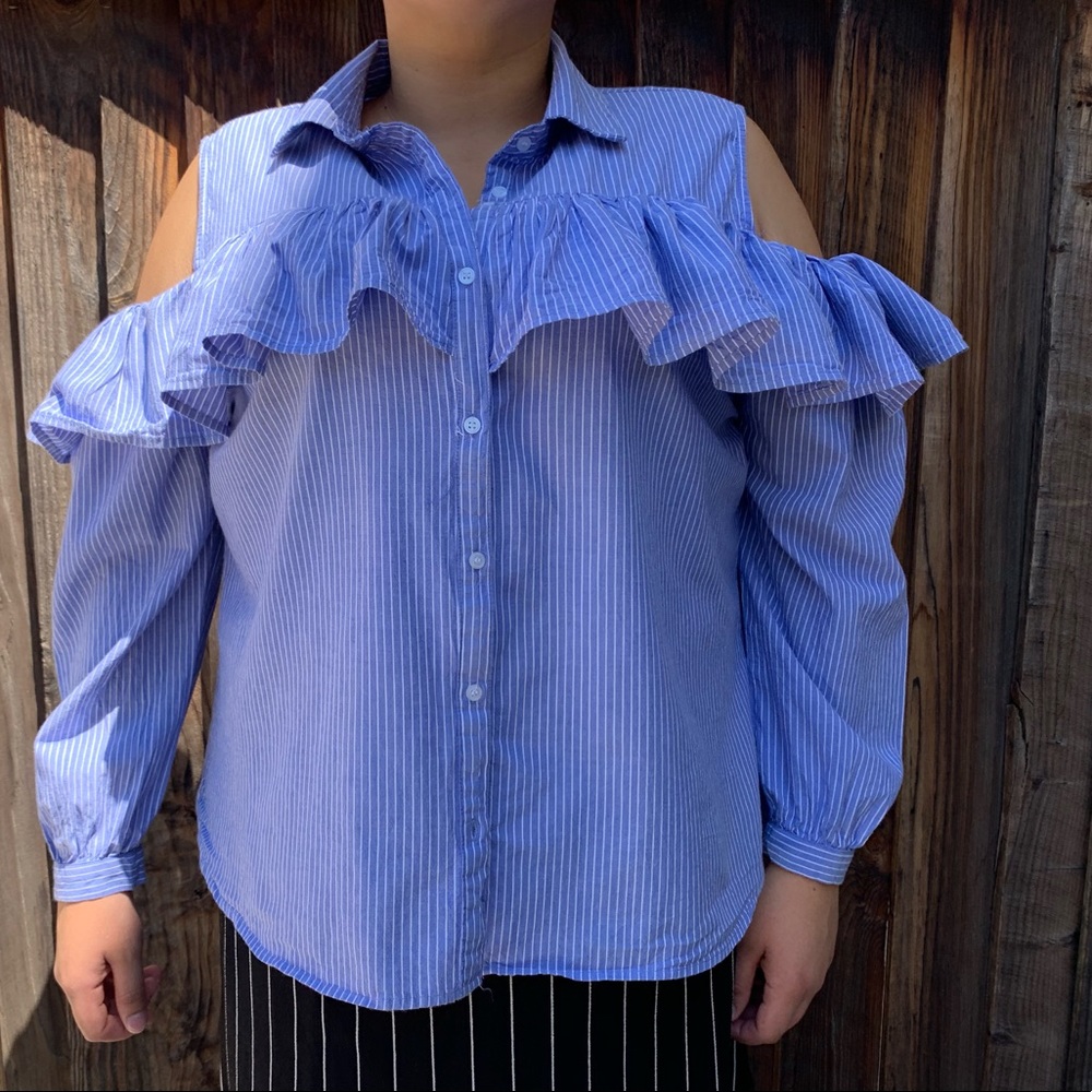 Blush women’s plus size cold shoulder top.     (C)